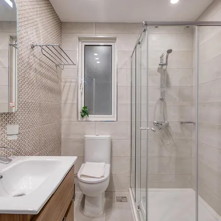 1 Bedroom St Julians Sleeps 4 *
