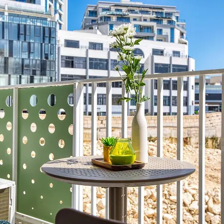 1 Bedroom St Julians Sleeps 4 * St. Paul's Bay