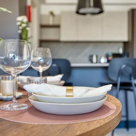 Lägenhet 1 Bedroom St Julians Sleeps 4 *