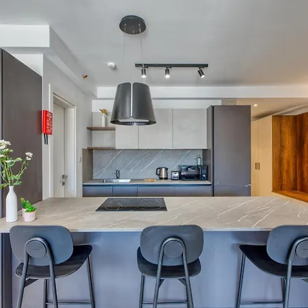 1 Bedroom St Julians Sleeps 4 *