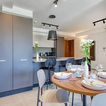 Apartment 1 Bedroom St Julians Sleeps 4